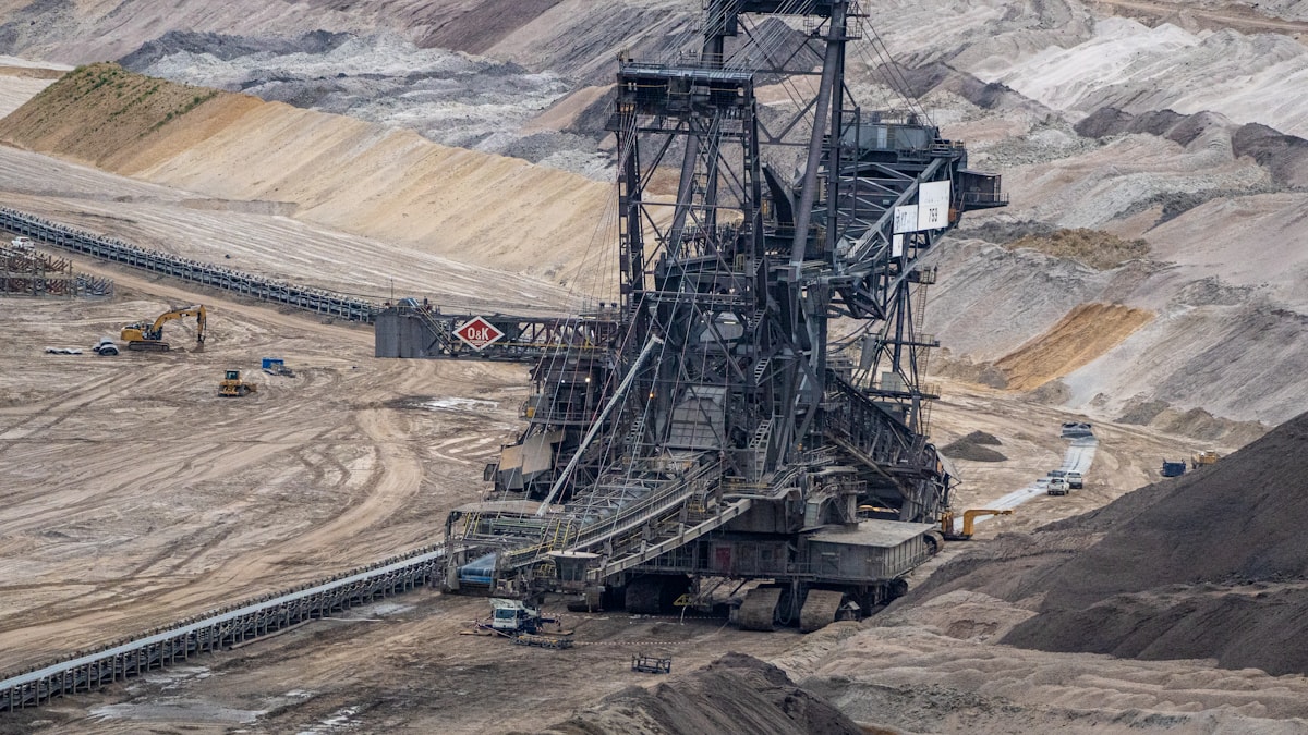Open-pit mining machinery